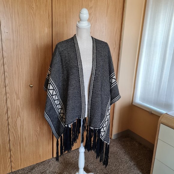 Poncho Shawl Tassels Boho Open Front Knit Wrap Black White Beige Shrug Kimono - Picture 1 of 7